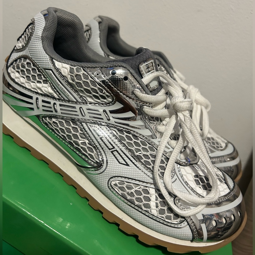 Bottega Veneta Silver and White Sneakers with Dynamic Design - Picture 3 of 4